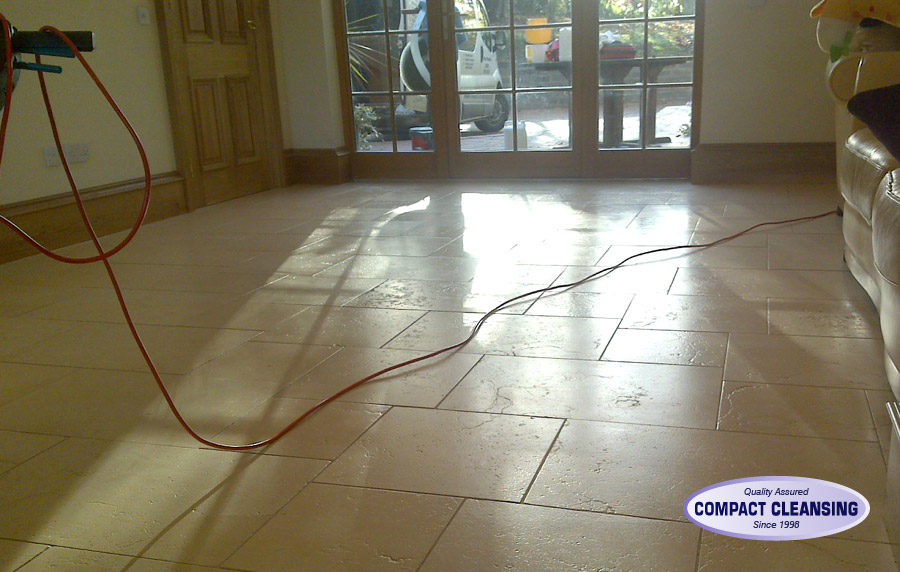 Hardfloor Cleaning with natural polish